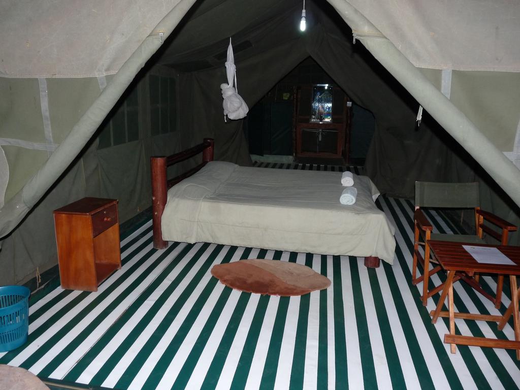 Enchoro Wildlife Camp Hotel Ololaimutiek ห้อง รูปภาพ
