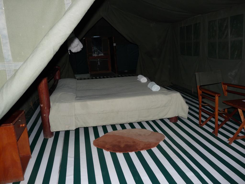 Enchoro Wildlife Camp Hotel Ololaimutiek ภายนอก รูปภาพ