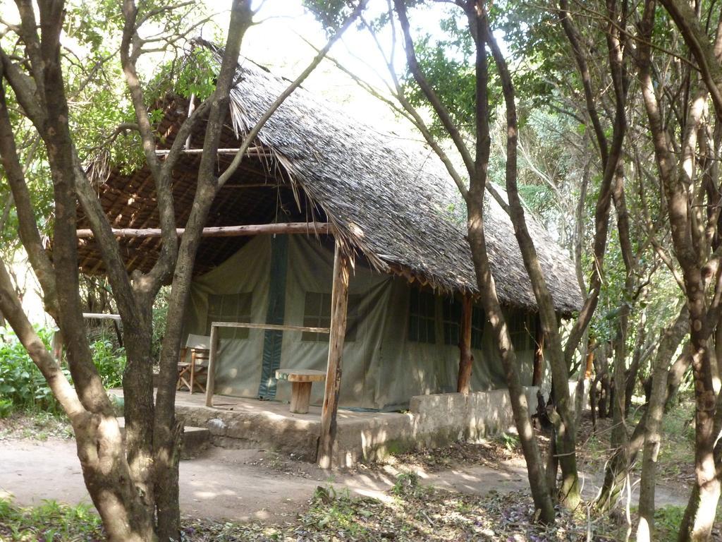 Enchoro Wildlife Camp Hotel Ololaimutiek ภายนอก รูปภาพ