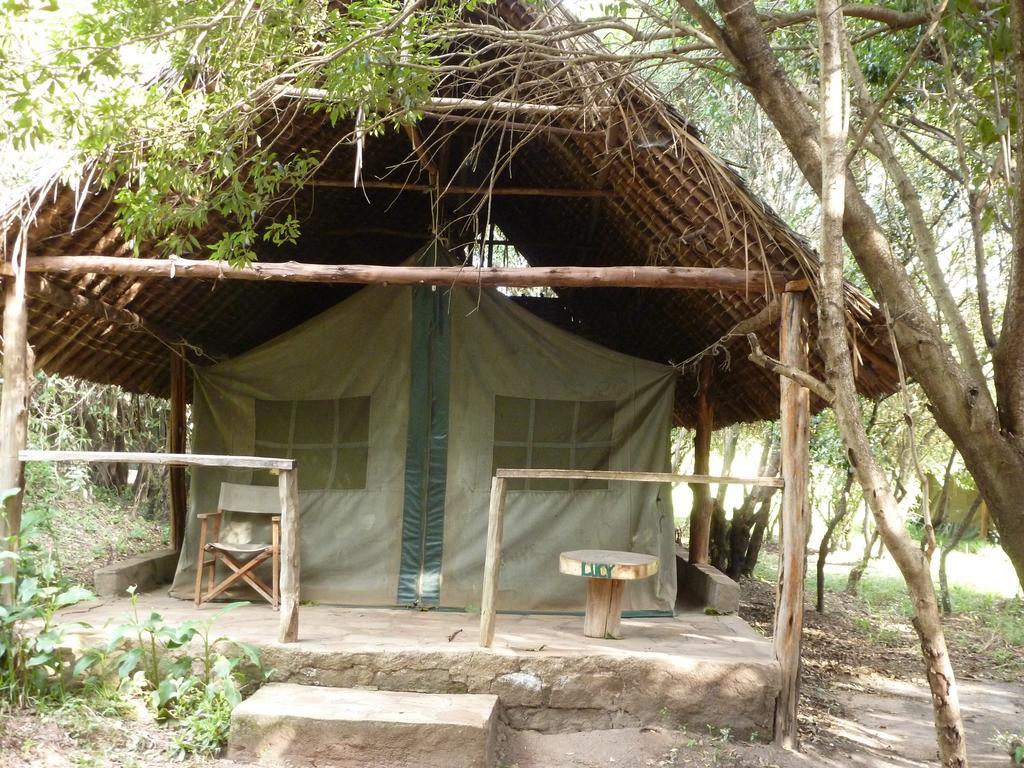 Enchoro Wildlife Camp Hotel Ololaimutiek ภายนอก รูปภาพ