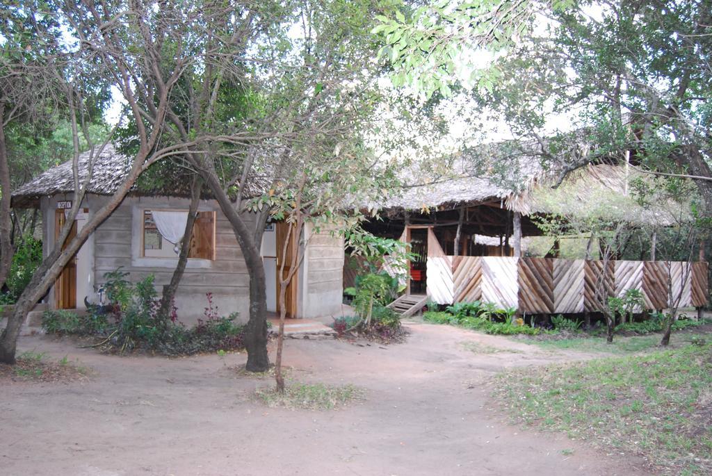 Enchoro Wildlife Camp Hotel Ololaimutiek ภายนอก รูปภาพ