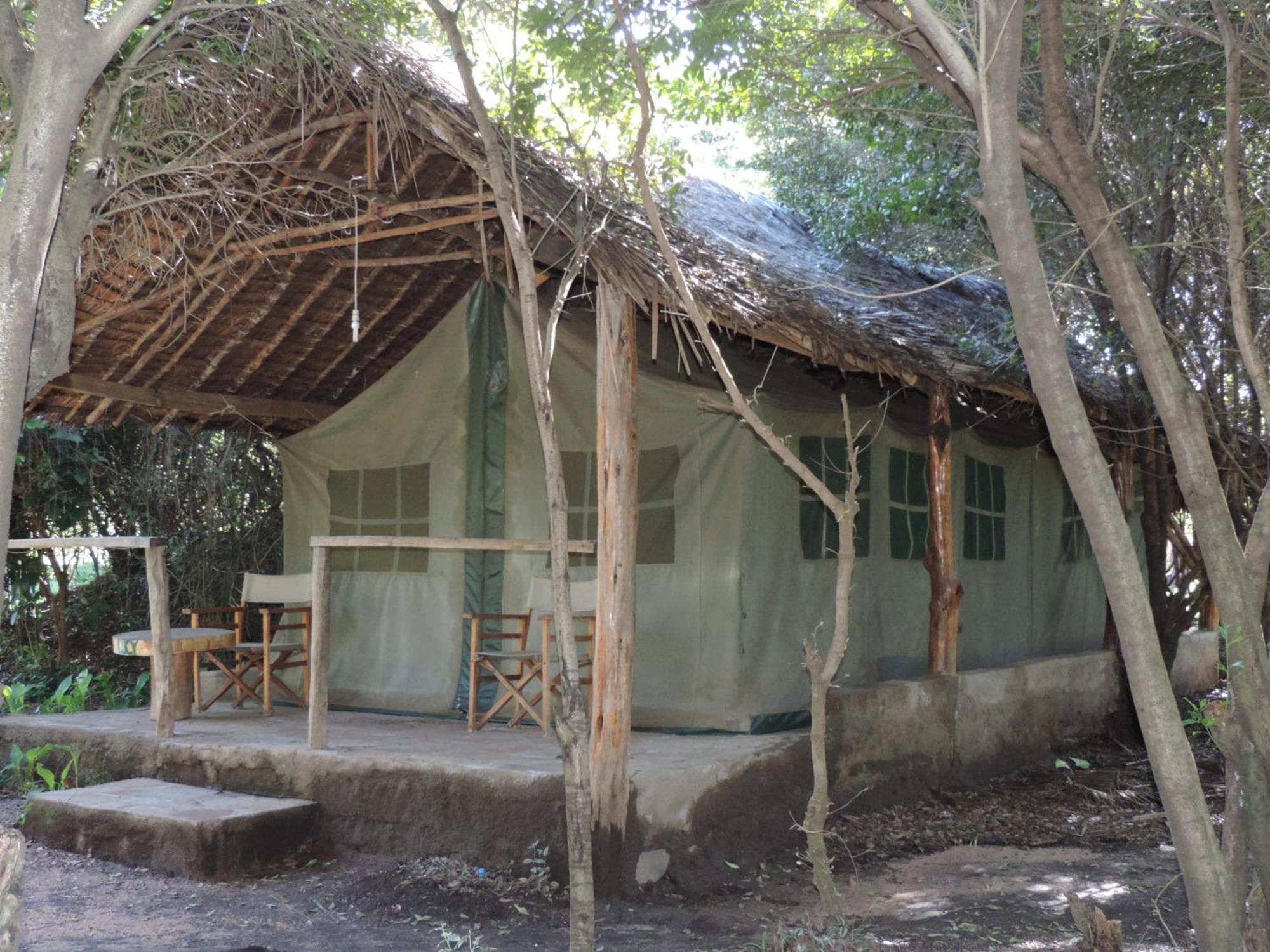 Enchoro Wildlife Camp Hotel Ololaimutiek ภายนอก รูปภาพ