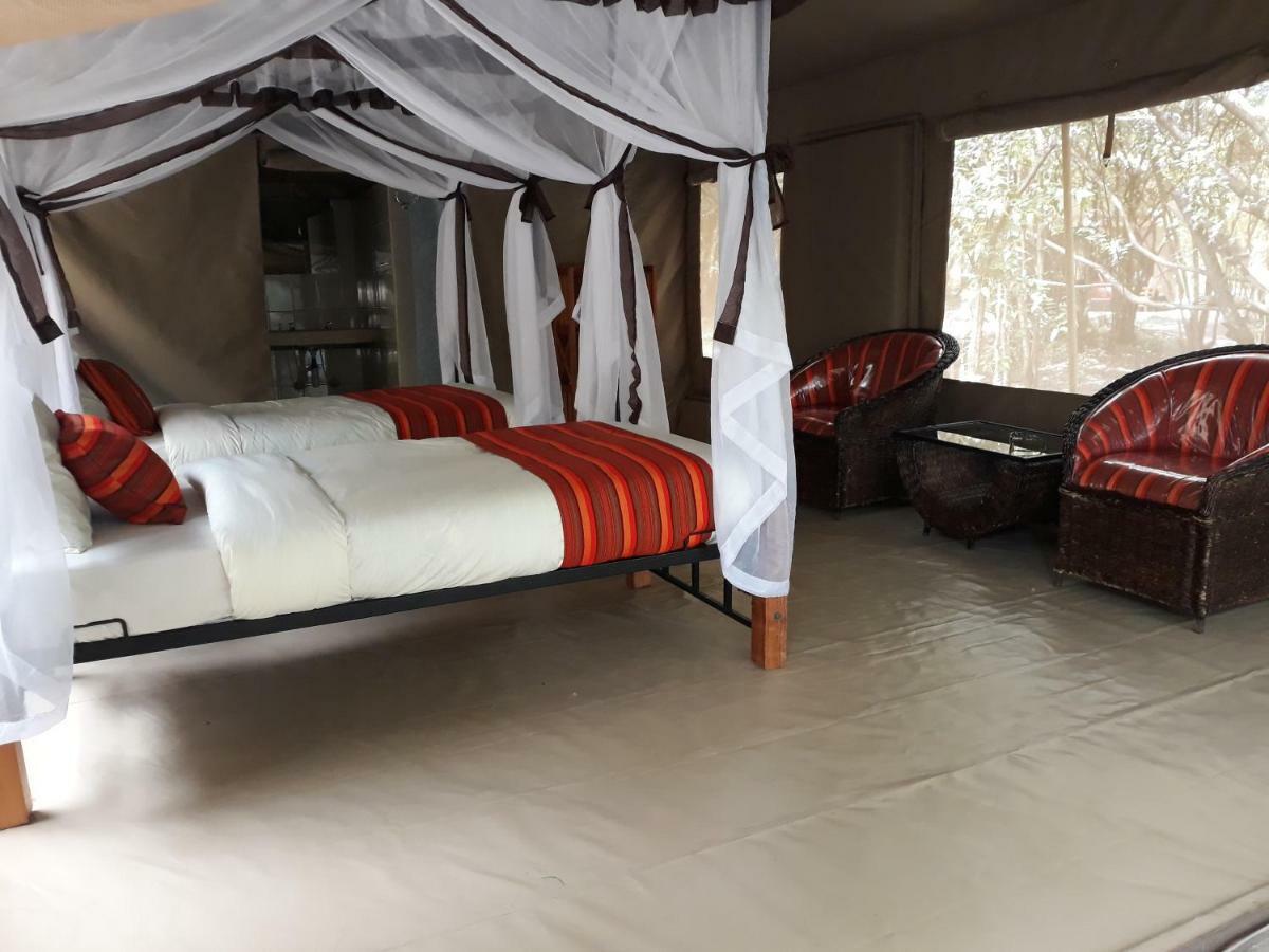 Enchoro Wildlife Camp Hotel Ololaimutiek ภายนอก รูปภาพ