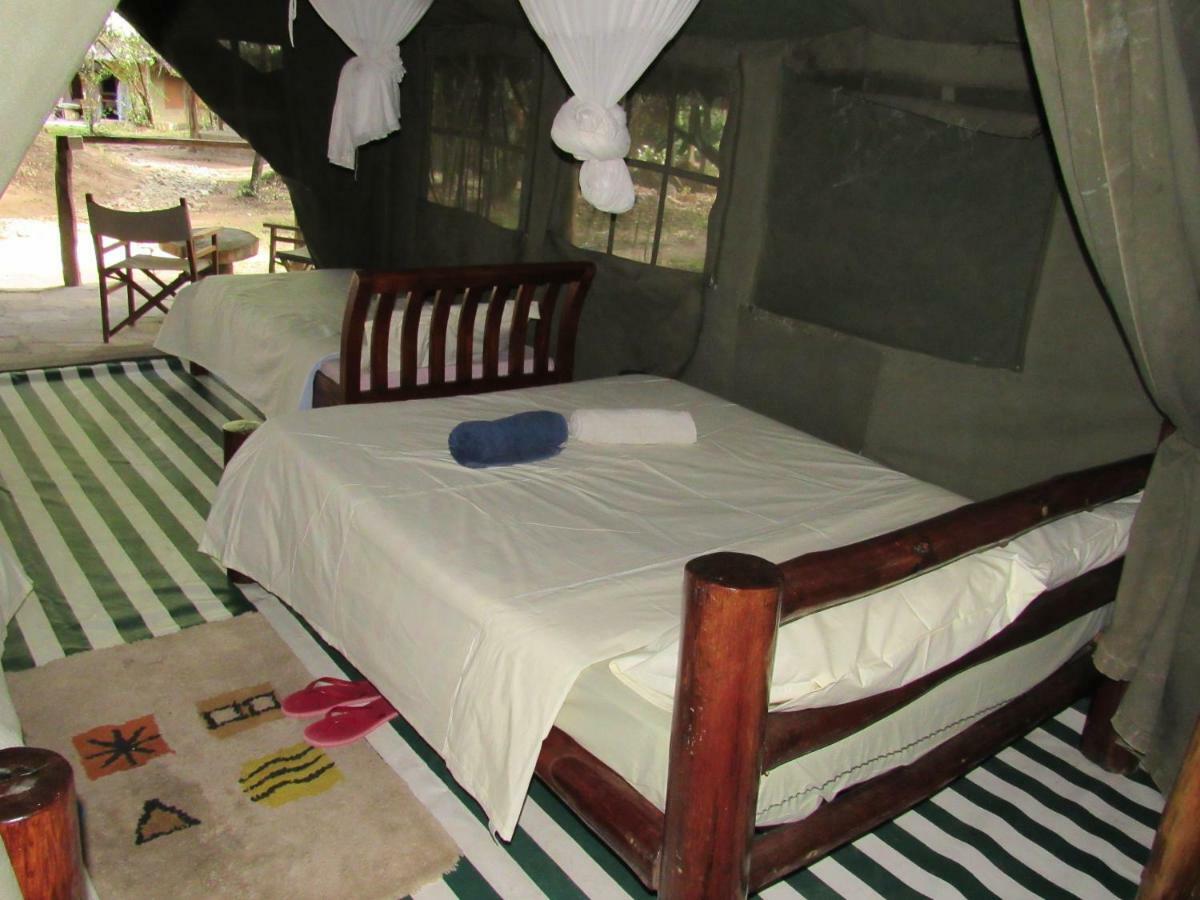 Enchoro Wildlife Camp Hotel Ololaimutiek ภายนอก รูปภาพ