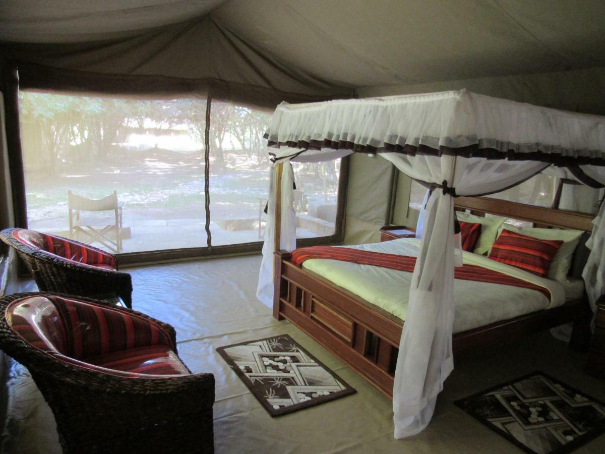Enchoro Wildlife Camp Hotel Ololaimutiek ภายนอก รูปภาพ