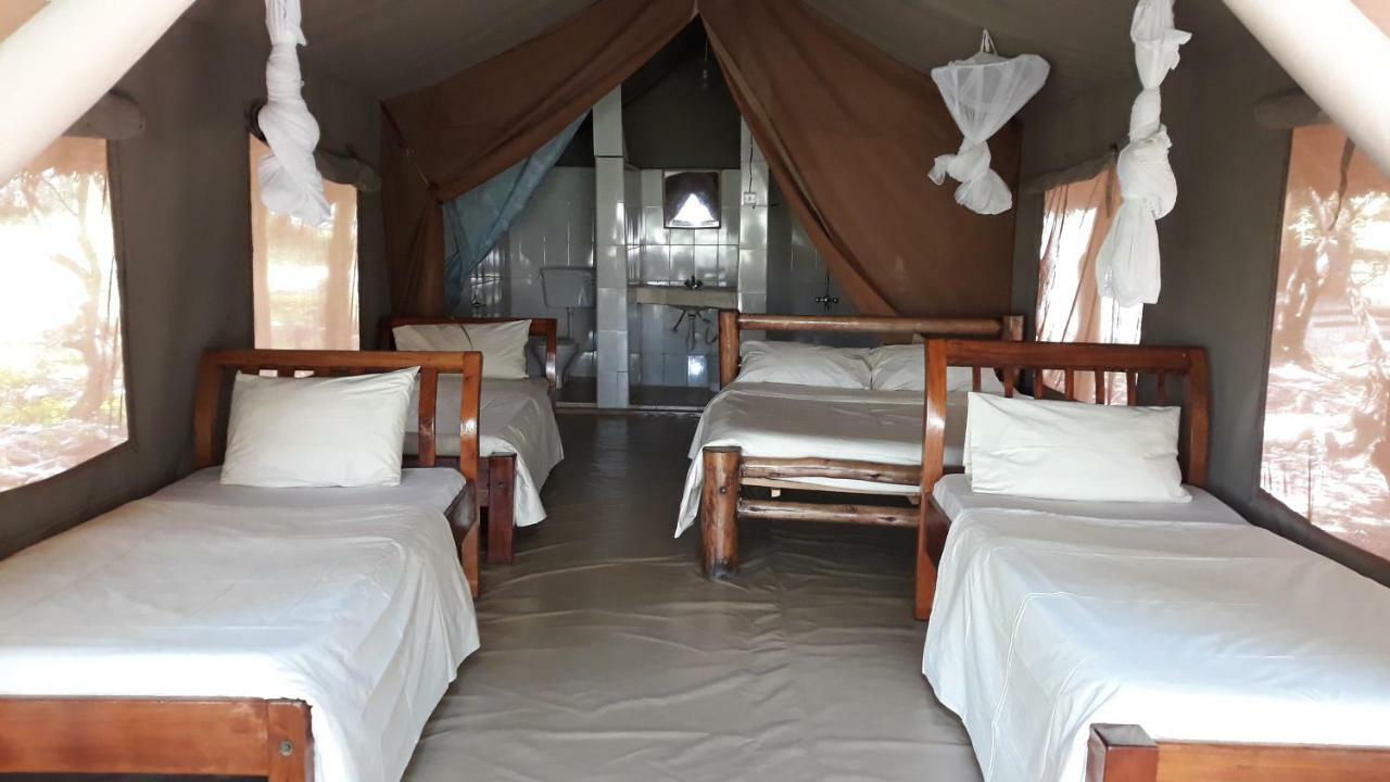 Enchoro Wildlife Camp Hotel Ololaimutiek ภายนอก รูปภาพ